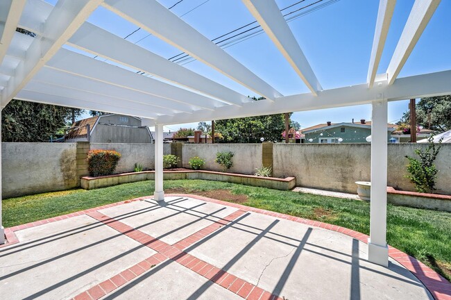Building Photo - 4913 Premiere Ave