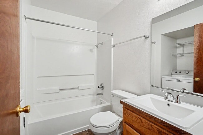 Building Photo - 5260-5262 Springcrest Drive