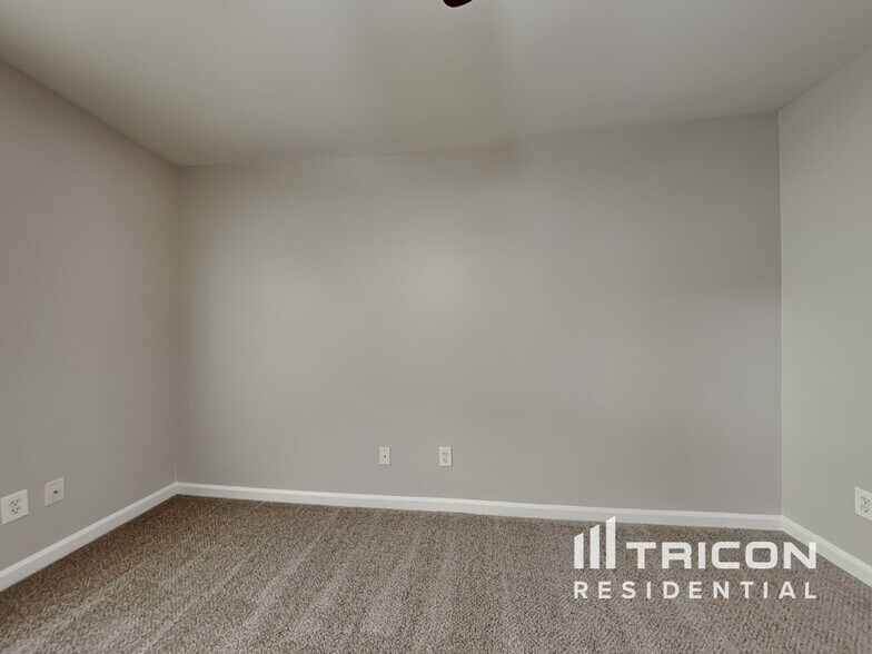 Building Photo - 6561 Squire Pl