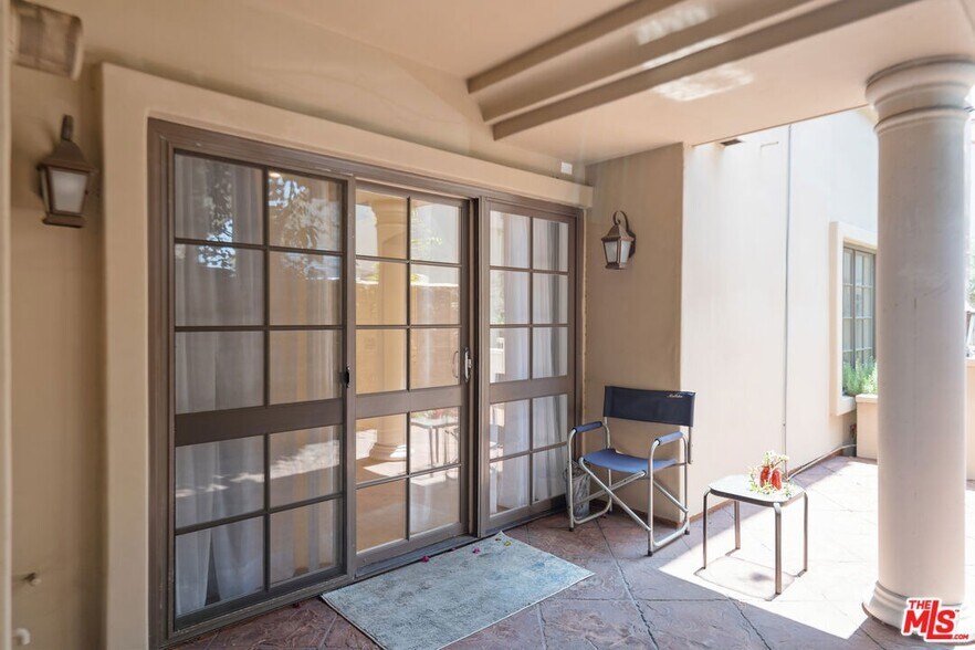 Building Photo - 851 N San Vicente Blvd