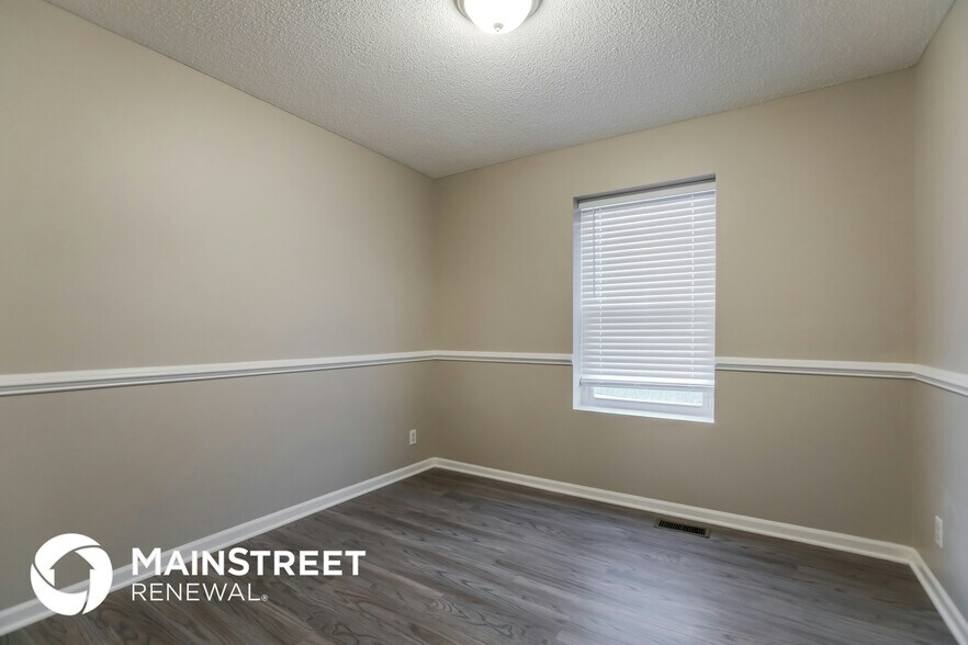 Building Photo - 1702 Briarwood Ln