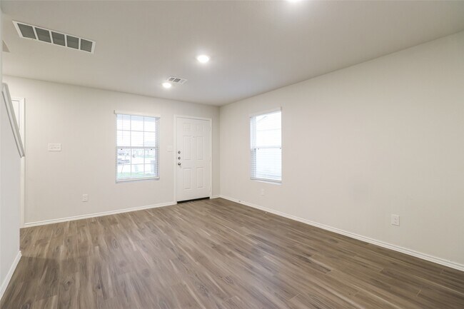 Building Photo - 2417 Flathead Dr