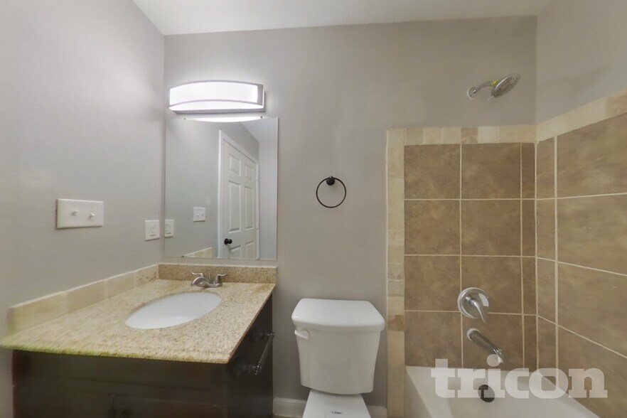 Building Photo - 10951 Royal Forest Dr