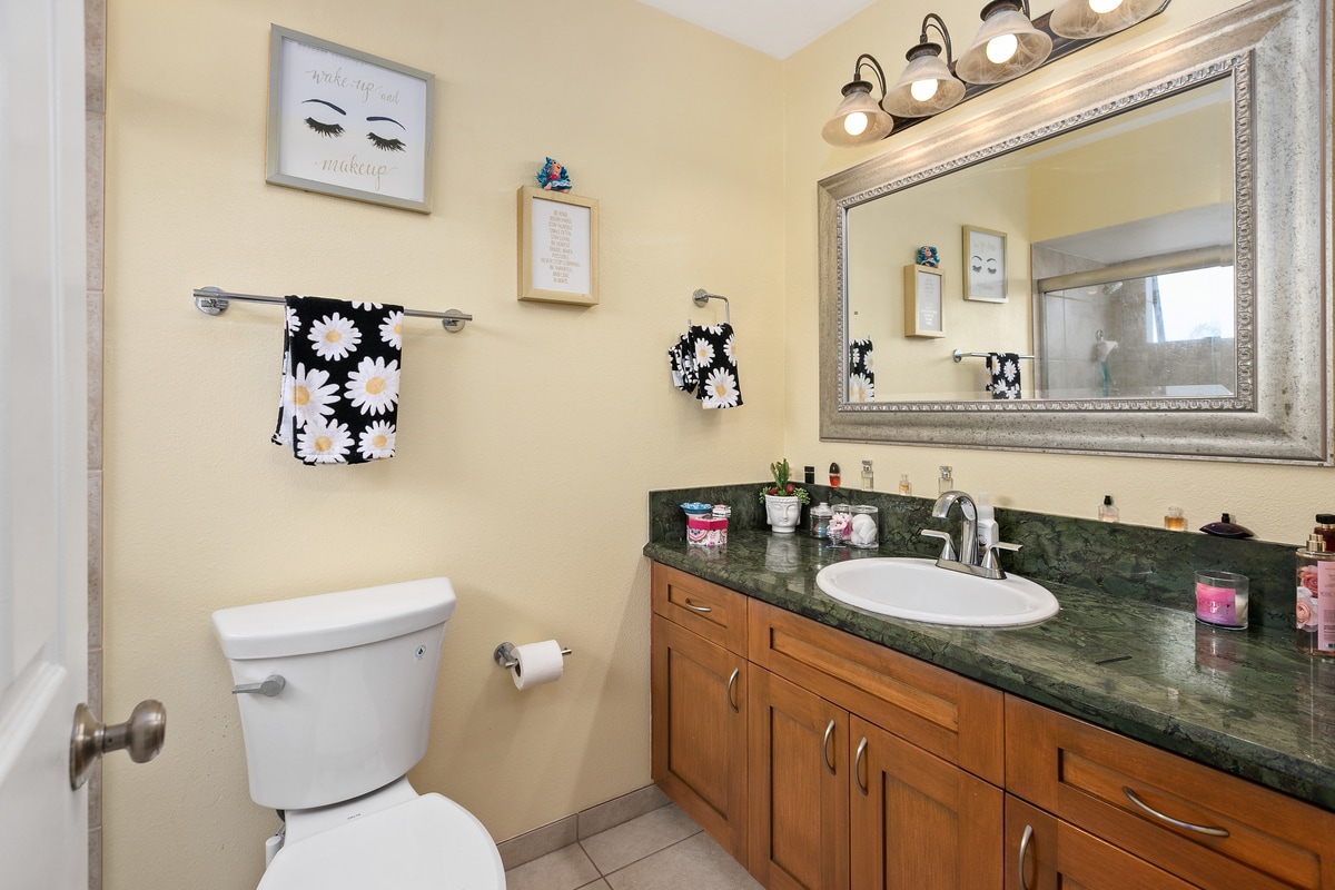 master bath, en suite - 184 Date Ave
