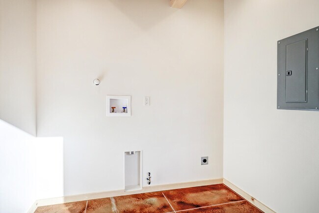 Building Photo - 1020 Ortega Rd NW