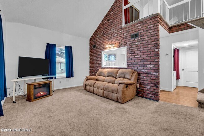 Building Photo - 11 Sutton Dr