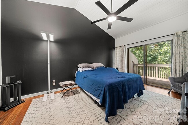 Building Photo - 222 Riverview Terrace