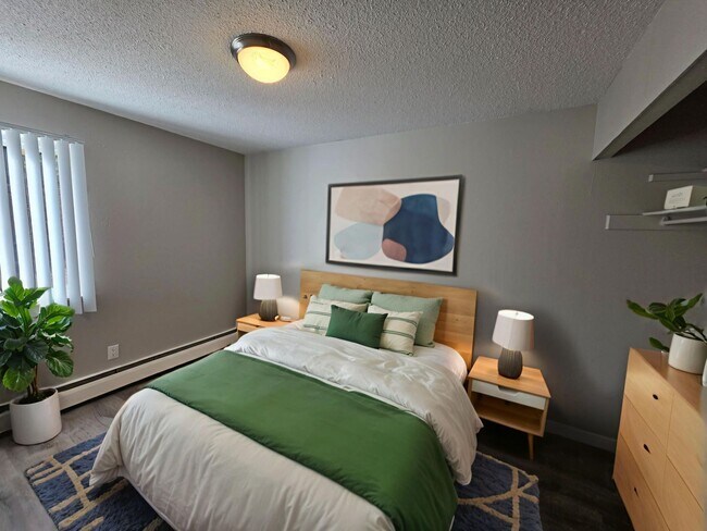 Building Photo - 233 E Arvada St