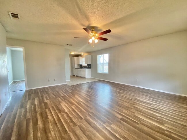 Building Photo - Move in special - $250 off second month’s rent