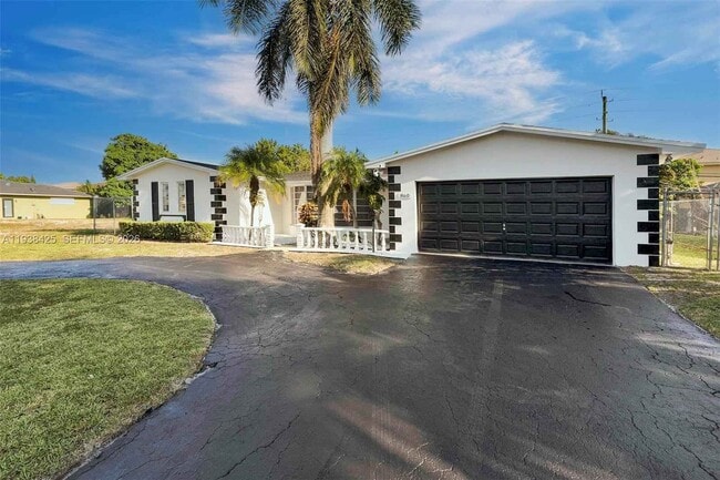 Building Photo - 860 NW 207th St