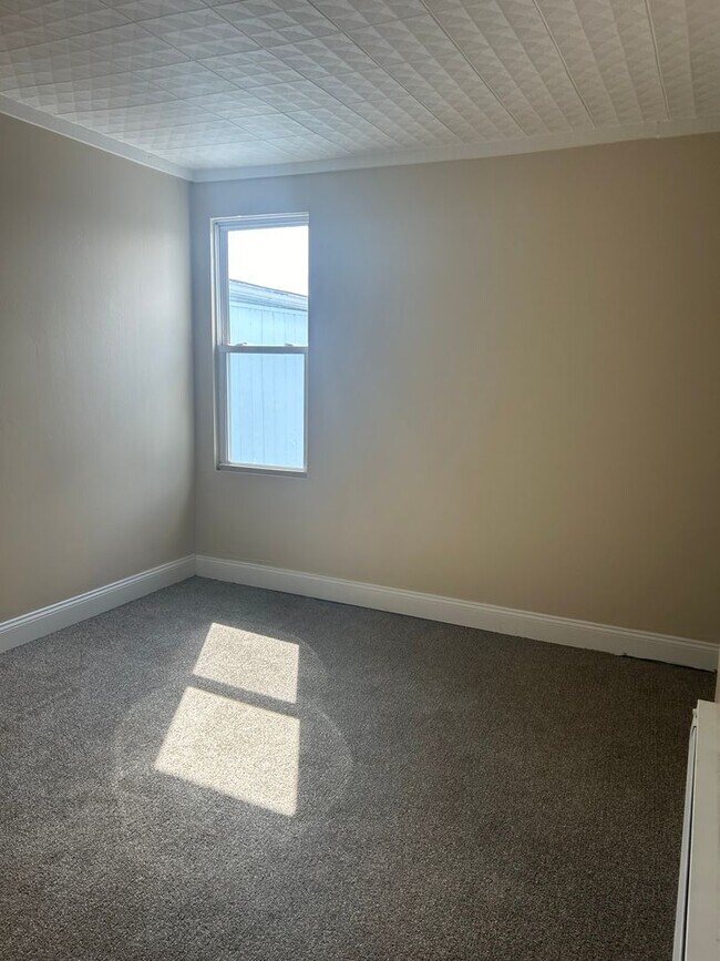 Building Photo - Section 8 considered.  3-bedroom row home in Midtown Harrisburg