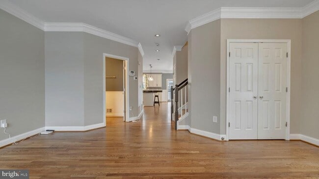 Building Photo - 1833 Drew St