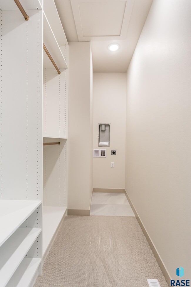 Building Photo - 2803 S Terry Ave