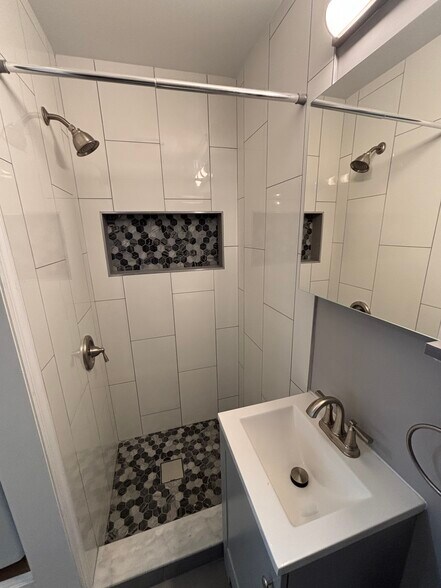 Building Photo - 589 Bramhall Ave