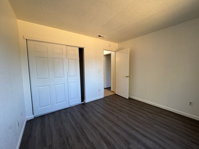 Building Photo - Two Bed, One Bath Triplex with a One Car Garage In North Stockton