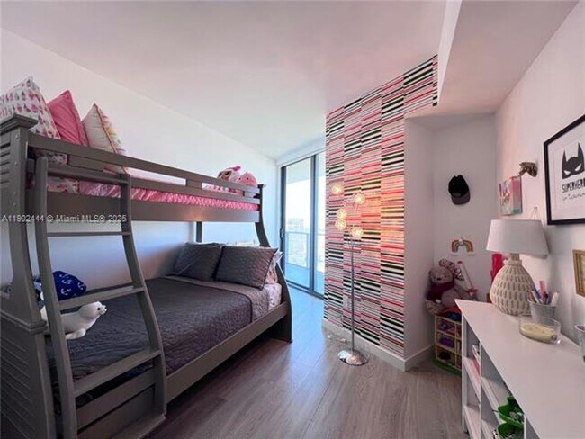 Building Photo - 501 NE 31st St