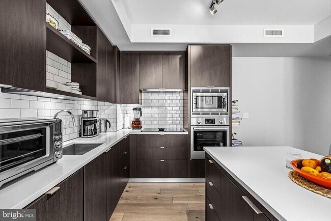 Building Photo - 1300 4th St SE