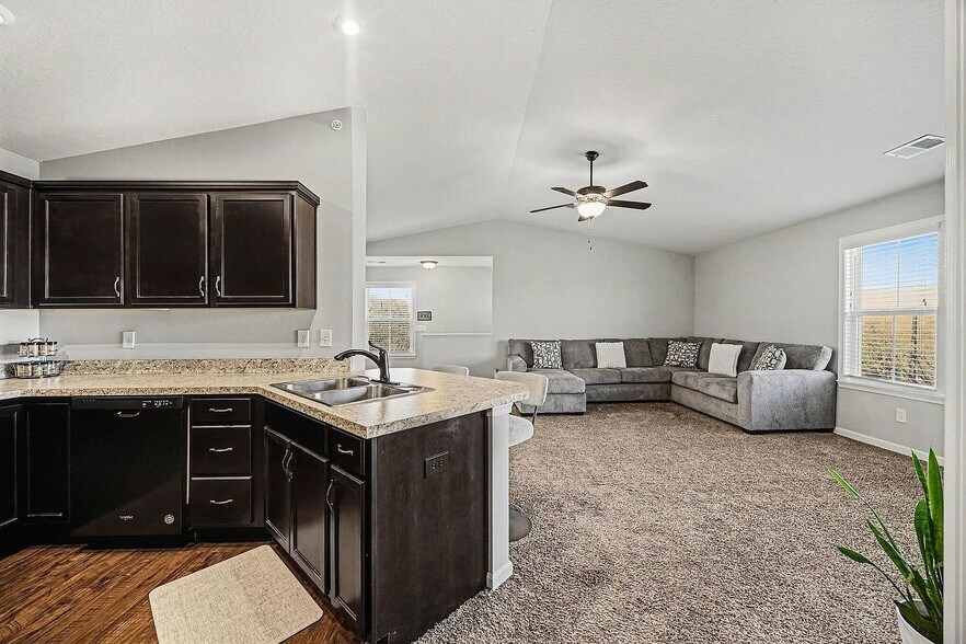 Building Photo - 2060 Tanners Cove Rd