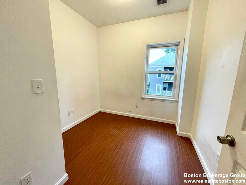 Building Photo - 93A Hillside St