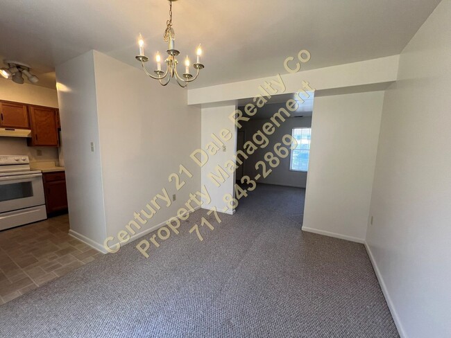 Building Photo - 2 BR 1.5 bath Condo in Central York School District