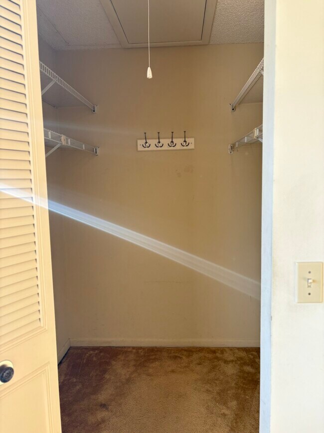 Building Photo - 503 Shady Pine Way