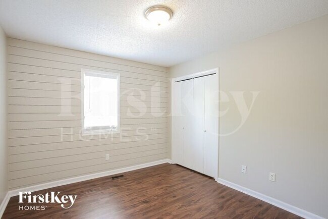 Building Photo - 8033 N Everton Ave