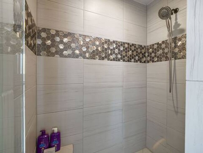 Building Photo - Beautiful East side House 3 Bed