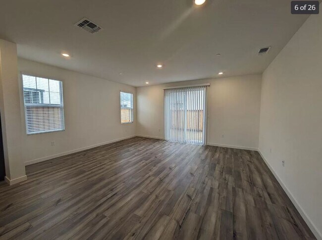 Building Photo - 2468 Lake Club Dr