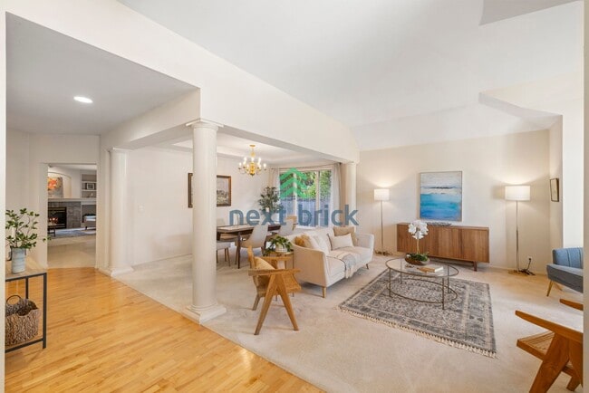 Building Photo - Stunning 3 BEDS & 2 BATH SINGLE FAMILY HOUSE FOR RENT