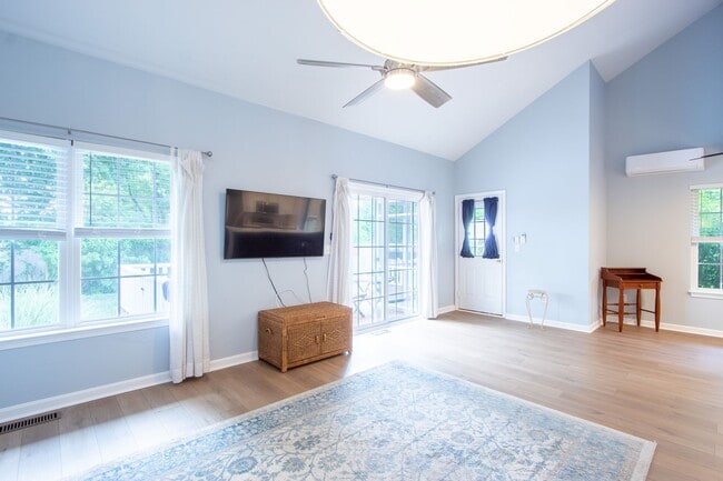 Building Photo - For Rent – Beautifully Updated Townhome in Gull Point a Waterfront Community