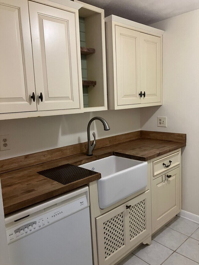 Building Photo - 119 Grove St