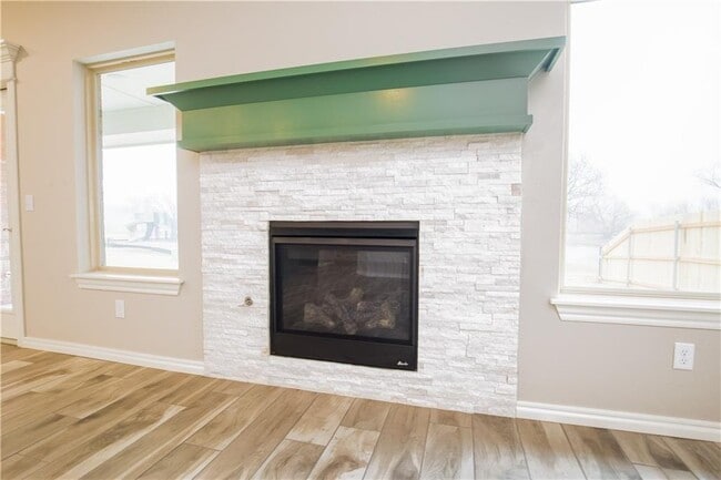 Building Photo - 3516 Lakeside Dr