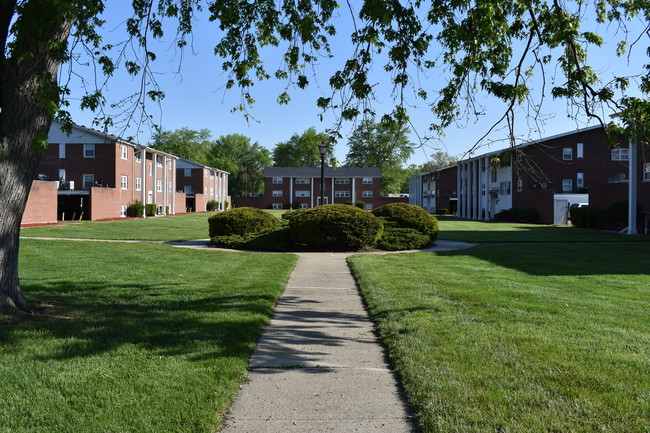 Building Photo - Autumn Court Apartments