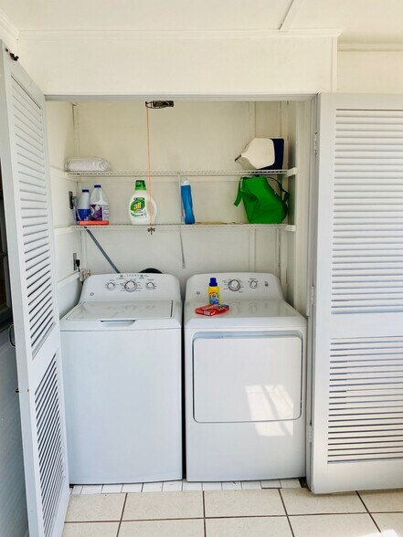 Full Size Washer & Dryer - 4158 Tamiami Trl