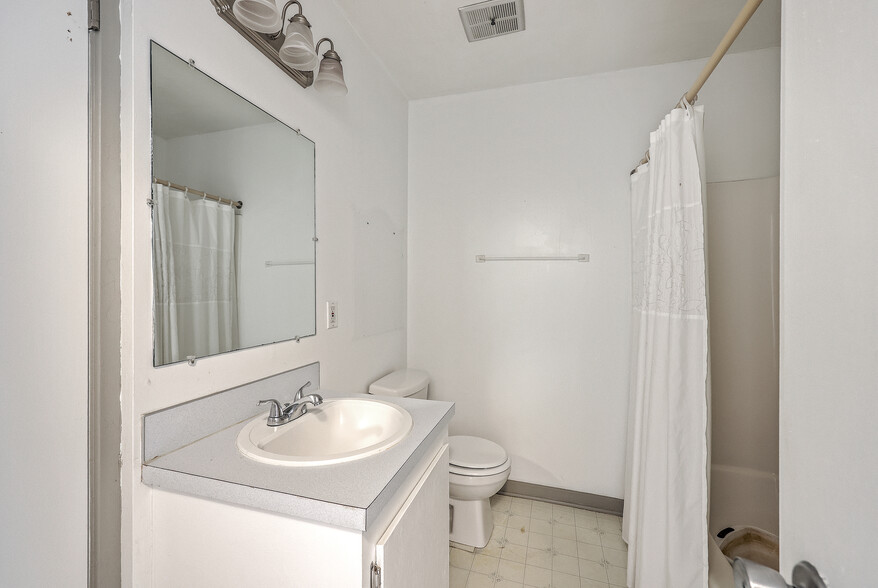 Building Photo - 2736 Jobee Dr