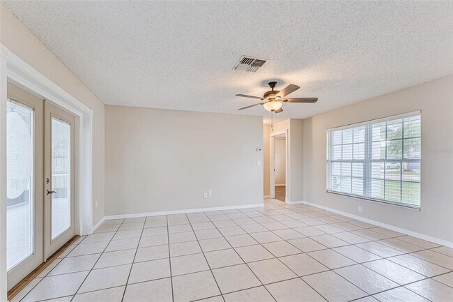 Building Photo - 5010 Larch Ln