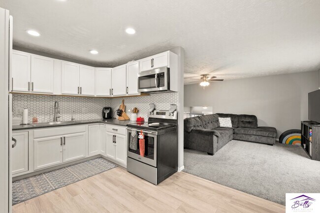 Building Photo - Come see this one today!