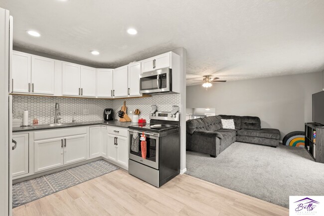 Building Photo - OPEN HOUSE MAY 9, 2025 3PM-4PM
