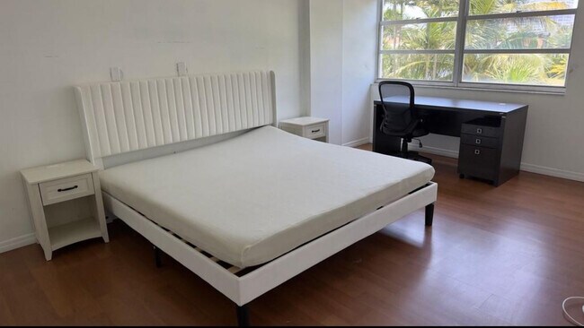 Building Photo - 11930 N Bayshore Dr