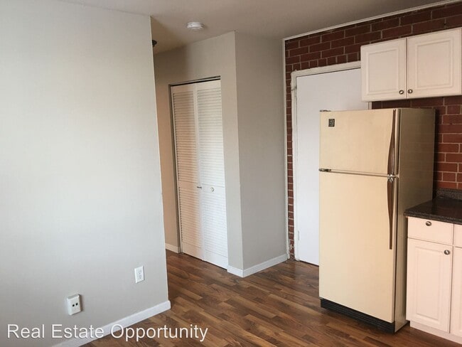 Building Photo - 1293 Neil Ave