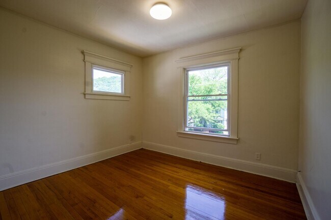 Building Photo - 960 Lancaster Ave
