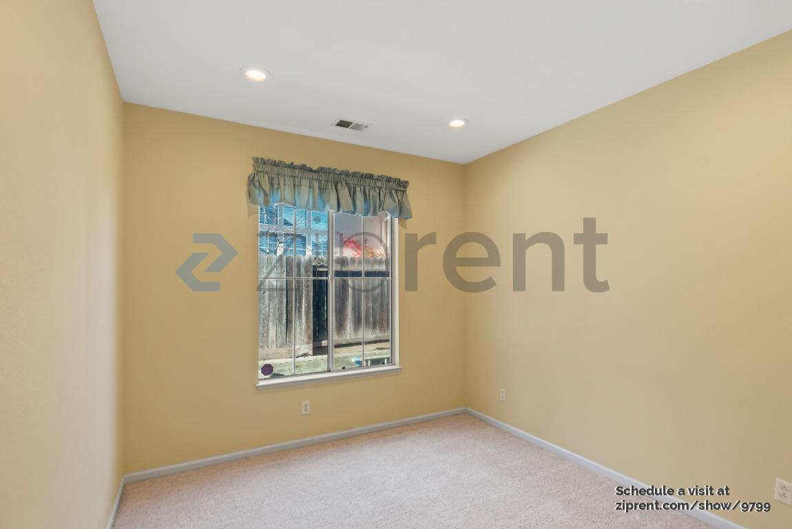 Building Photo - 1468 Bergerac Dr