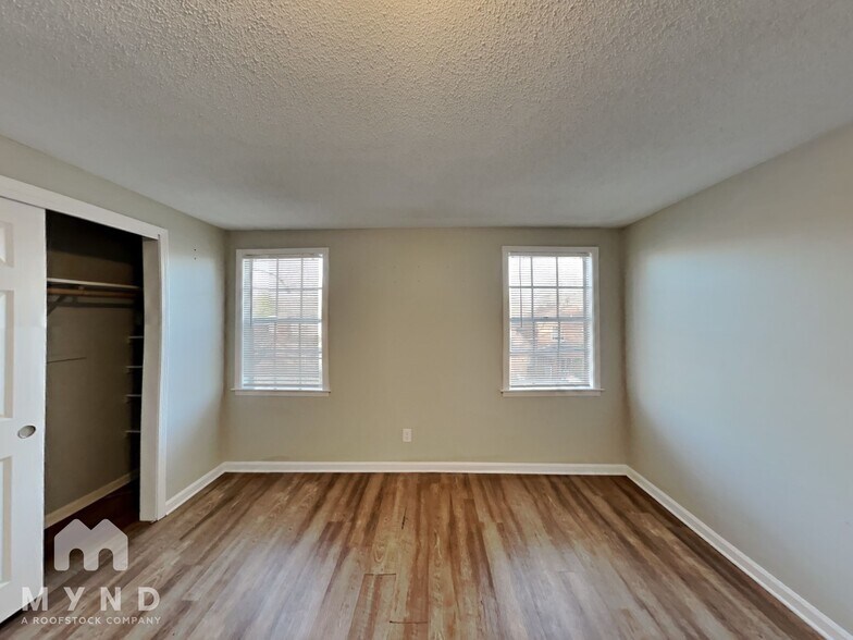Building Photo - 2888 Baywood Dr