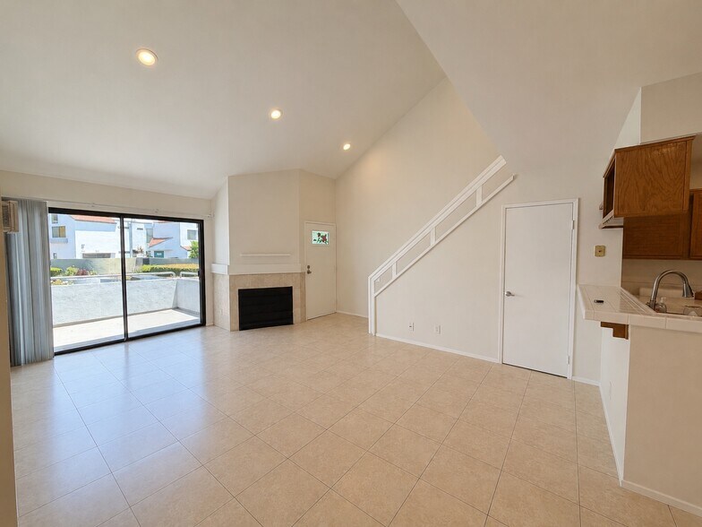 Building Photo - 1158 Tivoli Ln