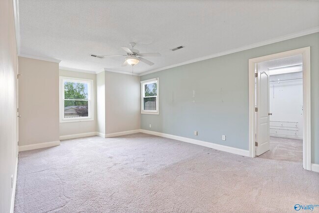 Building Photo - 818 Esslinger Rd SE