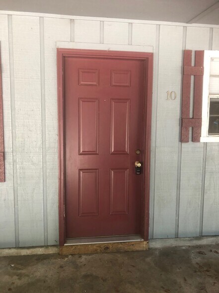 Building Photo - 43334 Happywoods Rd Exd