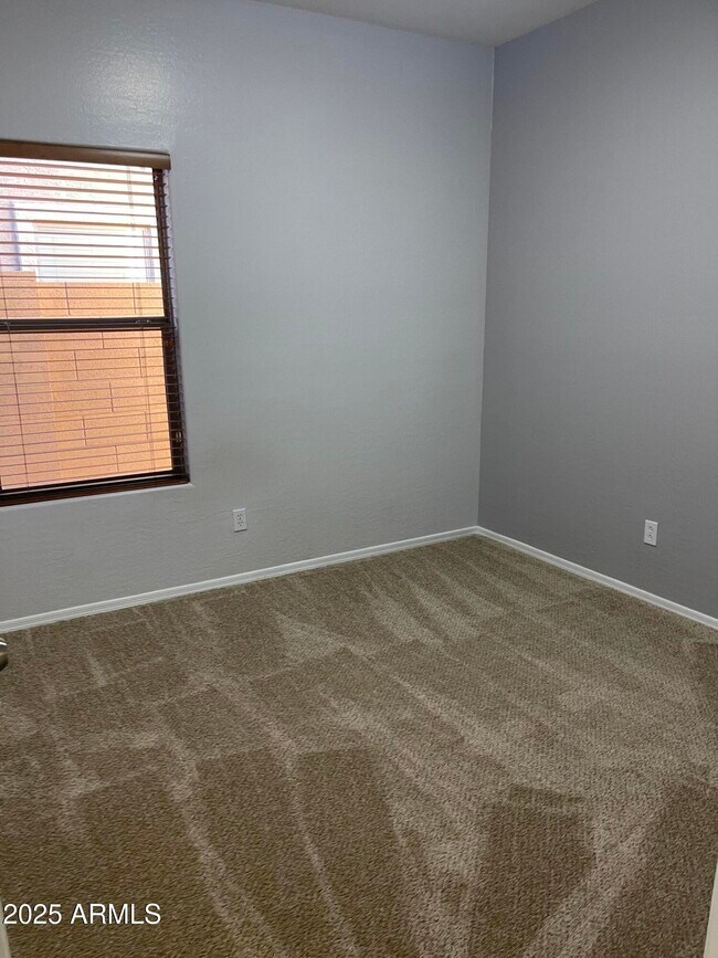 Building Photo - 4 W Saddle Way