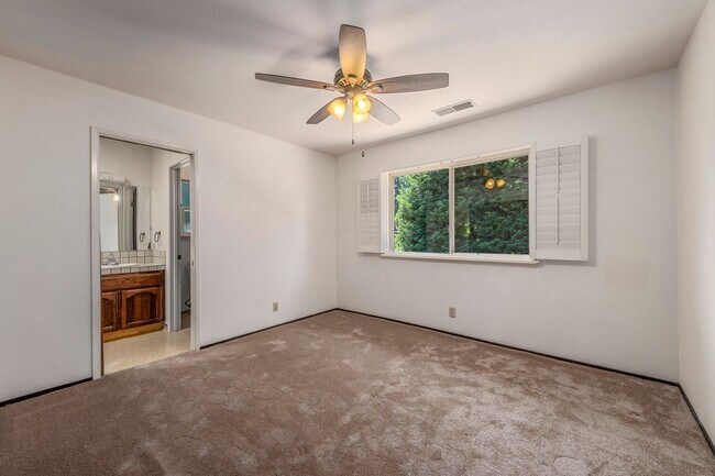 Building Photo - 3 Bedroom 2.5 Bathroom SFH in Los Altos!