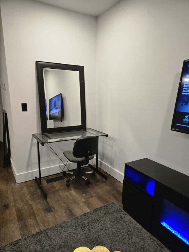 Building Photo - 11765 Glenfield Ave