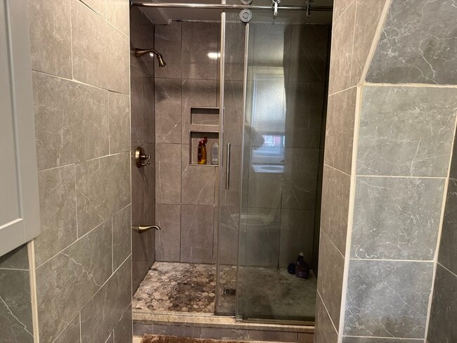 Building Photo - 409 Moody St